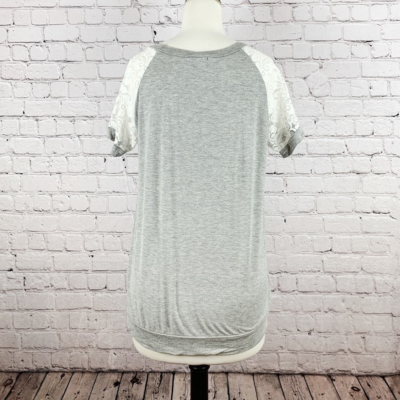 egs by éloges Gray & Ivory Cream Lace-Sleeve Tunic - Picture 3 of 7